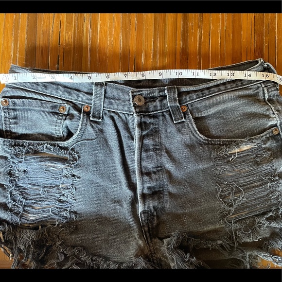 Grey Levi’s Shorts - Vintage - Picture 3 of 4